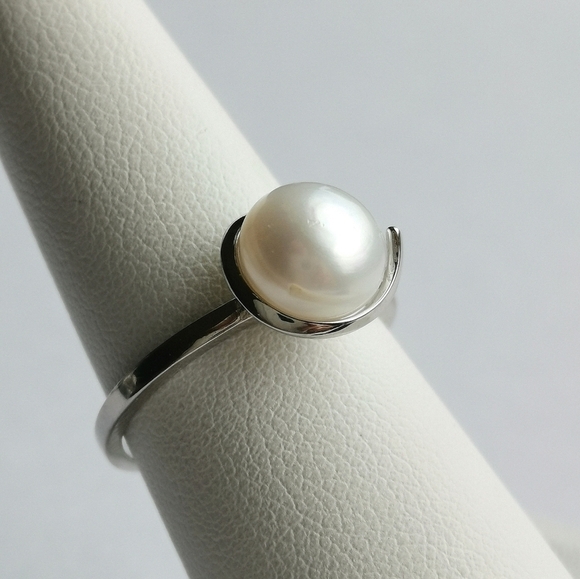 White Cultured Pearl Sterling Silver Ring Size 8 - Picture 1 of 5
